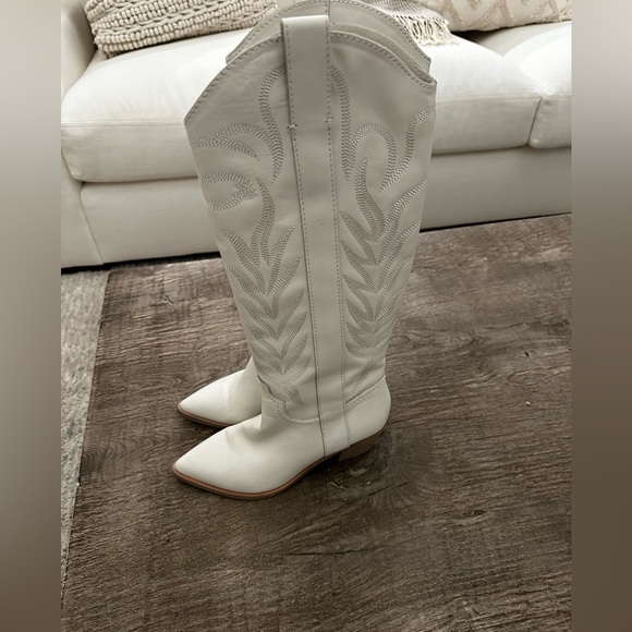 Dolce Vita Solei Boot in White Embossed Leather - Picture 3 of 3